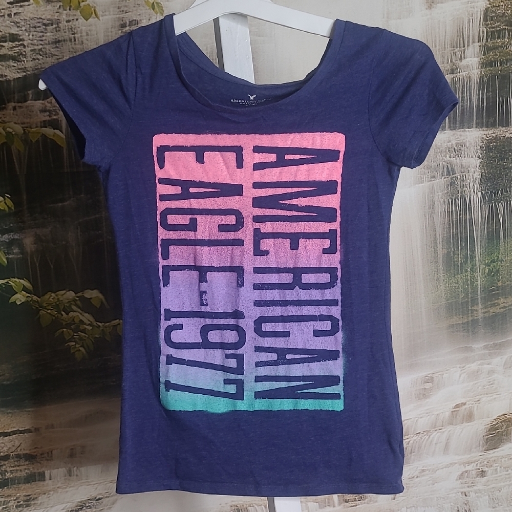 American Eagle Outfitters Womens XS Navy Tee with colorful graphics 1977
